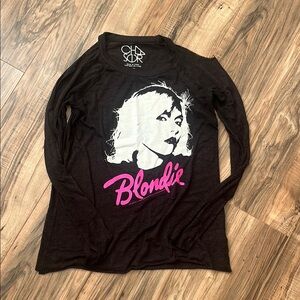 Blondie cold shoulder top